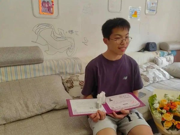怀远股票 江西首封录取通知书送达，考生高考668分，被清华录取，家长回应