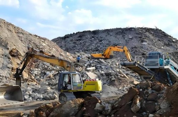 杜德配资 博主：美国当下对华已经无牌可打 稀土管制戳痛美国军工